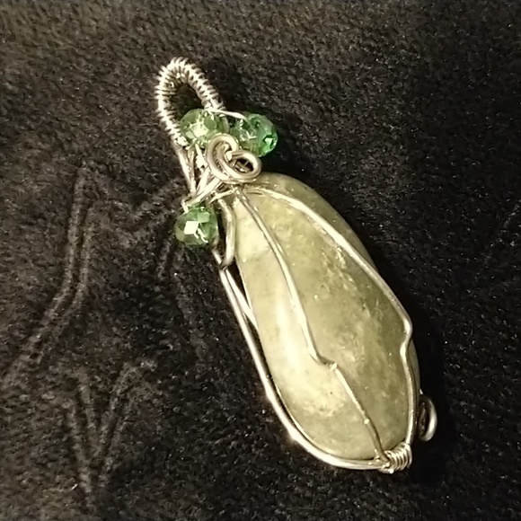 Wire Wrapped Green Agate Stone Pendant - Picture 3 of 4